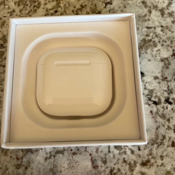 Apple AirPods 4 with Noise Cancellation - White